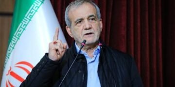 الرئيس الإيراني: نراقب التحركات العسكرية لأمريكا.. ومستعدون لأي سيناريو