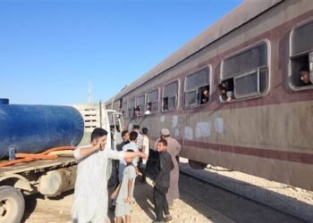 وفاة شخص وإصابة 3 آخرين بسبب اصطدام قطار بسيارة بين العلمين وسيدي عبد الرحمن