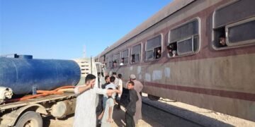 وفاة شخص وإصابة 3 آخرين بسبب اصطدام قطار بسيارة بين العلمين وسيدي عبد الرحمن