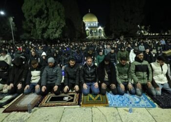 50 ألفا يؤدون صلاتي العشاء والتراويح في المسجد الأقصى