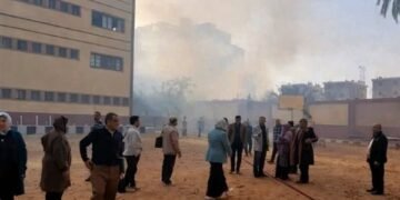 اندلاع حريق بمحيط مدرسة كفر صقر الثانوية بنات.. وإخلاء الفصول احترازيًا