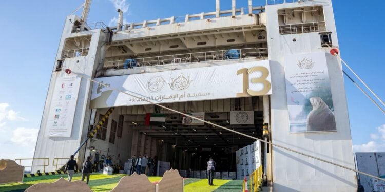 ميناء العريش يستقبل سفينة "أم الإمارات" محملة بأكثر من 7300 طن مساعدات لفلسطين