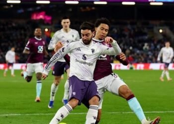 مانشستر يونايتد يتجنب الخسارة القاتلة أمام وست هام بالتعادل 1-1