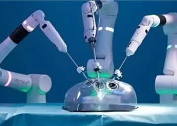 وزير الصحة: بدء تشغيل أول روبوت جراحي داخل مستشفى معهد ناصر