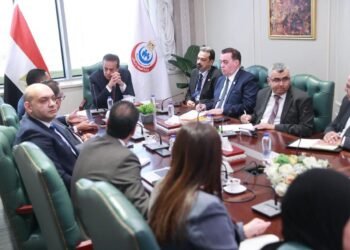 وزير الصحة يناقش مع سيمنس هيلثنيرز إنشاء مراكز متخصصة لعلاج الأورام والإشعاع في صعيد مصر
