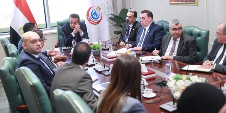 وزير الصحة يناقش مع سيمنس هيلثنيرز إنشاء مراكز متخصصة لعلاج الأورام والإشعاع في صعيد مصر