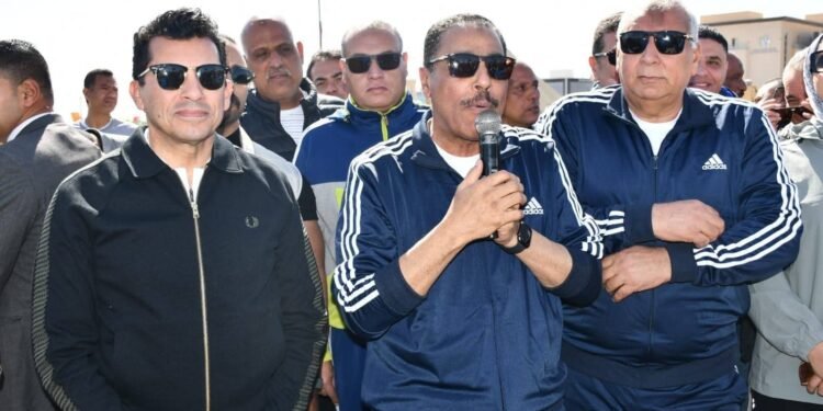 وزير الشباب والرياضة ومحافظا الوادي الجديد ومطروح يفتتحون ملاعب رياضية جديدة بمجمع الخدمات الحكومية