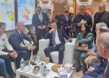 وزير الزراعة يبحث في “برلين” تعزيز التعاون مع كبرى الشركات الهولندية لرفع قدرات التصدير والإنتاج الزراعي