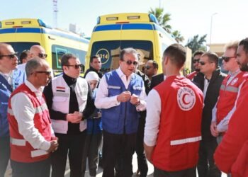 وزير الصحة يتابع استقبال  وعلاج المرضى  المصابين من الفلسطينيين العائدين إلى غزة