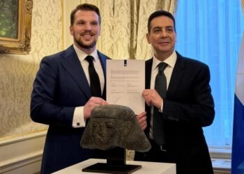 تعاون مصرى هولندى لاسترداد رأس حجرى نادر منسوب إلى عصر الملك تحتمس الثالث