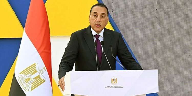 رئيس الوزراء: بناء الأمم لن يتحقق بدون بناء العقول وأغلى ما تملكه مصر هي عقول شبابها