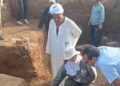 بعثة أثرية مصرية صينية تكشف عن مبنى من الحجر الجيري يُرجّح انتماؤه لمعبد الملك أبريس بمنطقة ميت رهينة