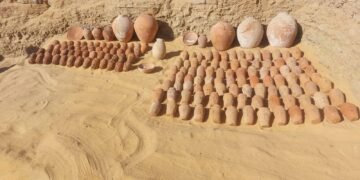 الكشف عن مجموعة من المقابر الصخرية بقبة الهواء بأسوان