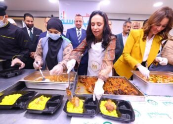 وزيرة التضامن الاجتماعي تتفقد وحدة إطعام “المحروسة ” بمؤسسة يمن الخيرية بـ” الوراق”