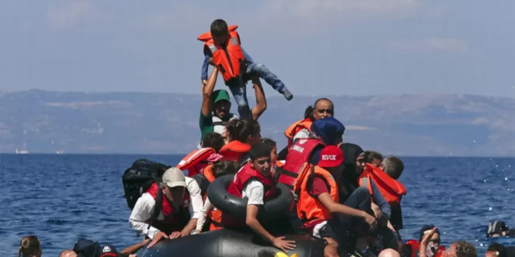 حكم نهائي بالبراءة لـ17 متهمًا في اتهامات تشكيل عصابي للهجرة غير الشرعية بالمنيا