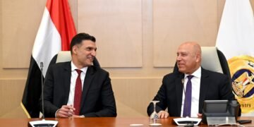 كامل الوزير يستقبل وزير الصناعة الجديد في أول زيارة له للوزارة بعد حلف اليمين
