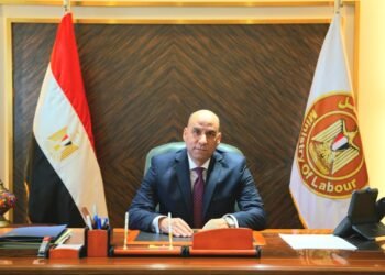 وزارة العمل تشكّل لجنة متابعة مركزية لمواكبة تطورات الأوضاع الإقليمية ..ودعم العمال المصريين بالخارج