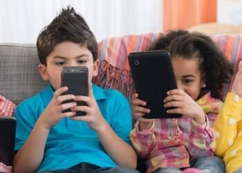 “اتصالات النواب” تبدأ جلسات لإعداد قانون تنظيم استخدام الأطفال للسوشيال ميديا