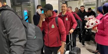الجيش الملكي المغربي يصل إلى مطار القاهرة استعداداً لملاقاة الأهلي في دوري الأبطال