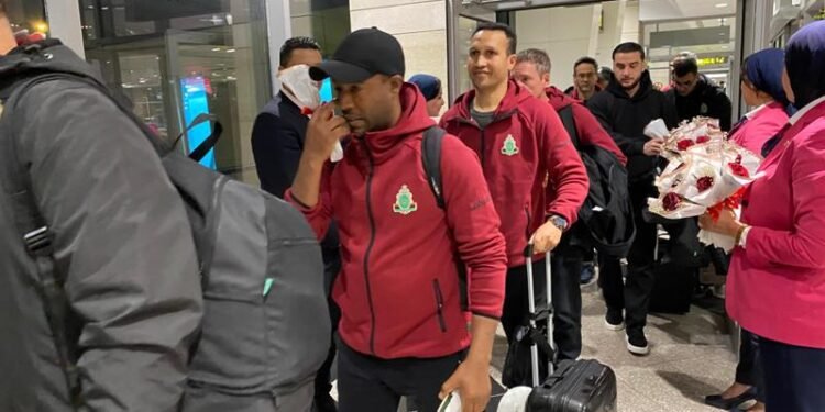 الجيش الملكي المغربي يصل إلى مطار القاهرة استعداداً لملاقاة الأهلي في دوري الأبطال