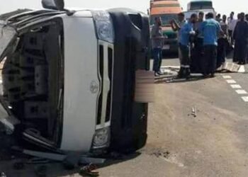 حادث انقلاب سيارة ميكروباص على طريق العين السخنة يسفر عن إصابة 14 شخصًا