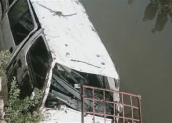 حادث مأساوي بالبحيرة.. سقوط سيارتين في الترعة وإصابة 10 أشخاص