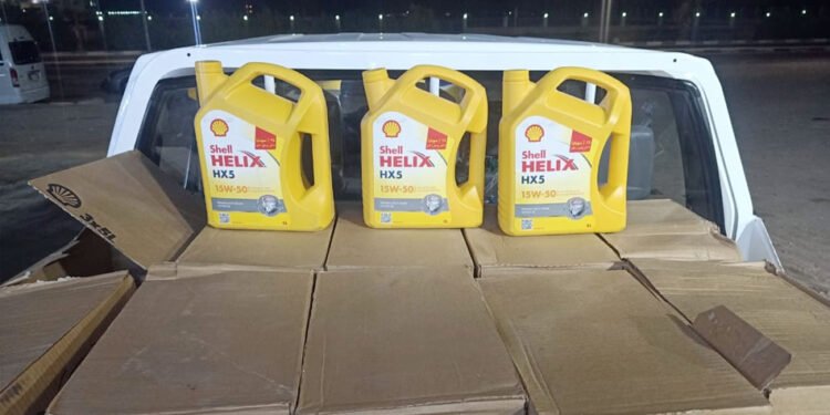 ضبط مصنع غير مرخص يعيد تدوير 30 طن زيوت سيارات مجهولة المصدر