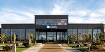 الأمن يفحص فيديو يظهر تعديًا على فرد أمن في كمبوند “سوديك”