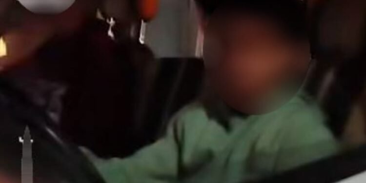 أمن القاهرة يضبط “طفل الميكروباص” بعد ظهوره في فيديو يهدد حياة المواطنين