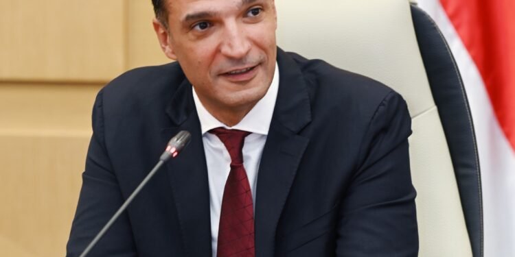 وزير النقل المهندس خالد هاشم