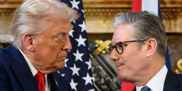 ترامب لـ ستارمر: لا نريد حاملات طائرات بريطانية