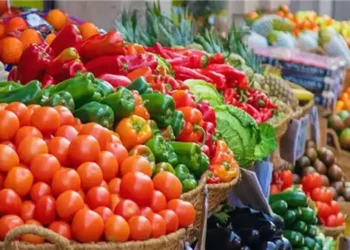 أسعار الخضراوات اليوم السبت 21 مارس في سوق العبور.. والطماطم بين 12 و18 جنيهًا