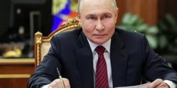 بوتين: إنتاج النفط عبر مضيق هرمز قد يتوقف تمامًا الشهر المقبل