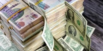 الدولار يواصل الارتفاع أمام الجنيه بنهاية تعاملات الثلاثاء