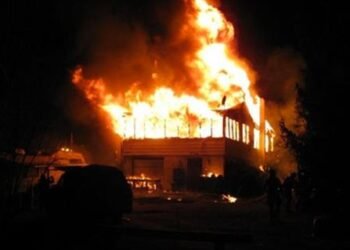 السيطرة على حريق مخزن خردة بحي باغوص في الفيوم دون إصابات