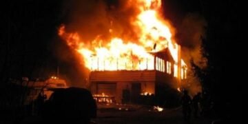 السيطرة على حريق مخزن خردة بحي باغوص في الفيوم دون إصابات