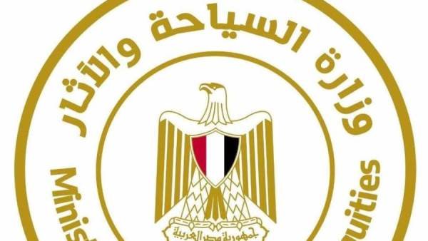 السياحة تحقق في تسلق سائحتين لتابوت بسقارة واستبعاد المتورطين من أماكن عملهم