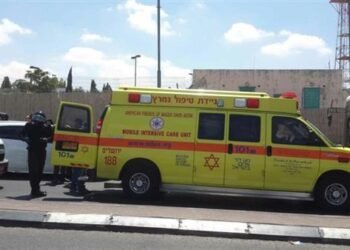 قتيل وأكثر من 12 مصابًا في قصف صاروخي إيراني يستهدف تل أبيب