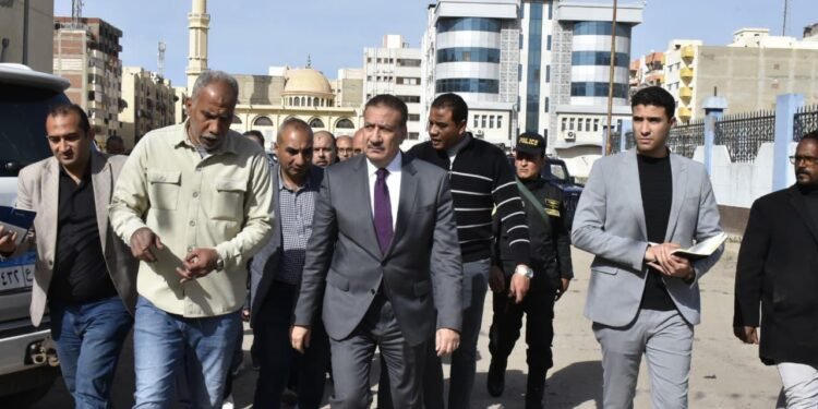 محافظ بورسعيد يغرّم شركة النظافة مليون جنيه لسوء مستوى الخدمات