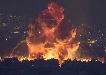 الجيش الإسرائيلي يشن غارات جوية وبرية على مواقع حزب الله في بيروت وجنوب لبنان