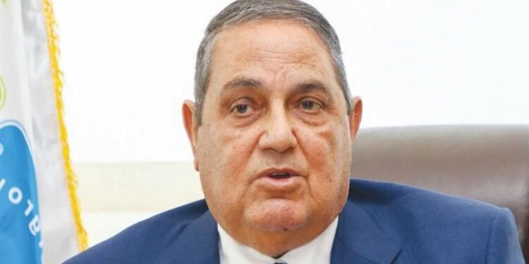 محمد الخشن.. العالم السري لـ"حوت الأسمدة"