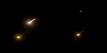 إيران تستهدف قاعدة بحرية أمريكية في السعودية