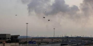 الدفاعات الجوية السعودية تتصدى لمسيرات وصواريخ استهدفت منشآت حيوية