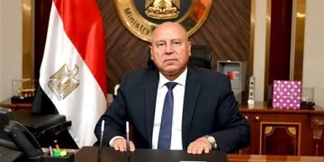 بعد البنزين.. وزير النقل يكشف حقيقة زيادة أسعار المترو والقطارات