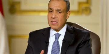 وزير الخارجية يزور مسقط لتعزيز التضامن العربي وبحث تهدئة التوترات الإقليمية