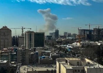 انفجارات قوية في الدوحة وتصاعد أعمدة الدخان واستمرار تعليق الرحلات الجوية