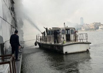 السيطرة على حريق مركب بكورنيش النيل دون إصابات.. والحماية المدنية تتدخل سريعًا