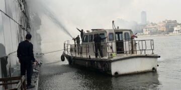 السيطرة على حريق مركب بكورنيش النيل دون إصابات.. والحماية المدنية تتدخل سريعًا