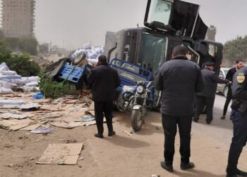 انقلاب تريلا على طريق القاهرة – الإسكندرية الزراعي بالقليوبية بسبب التقلبات الجوية