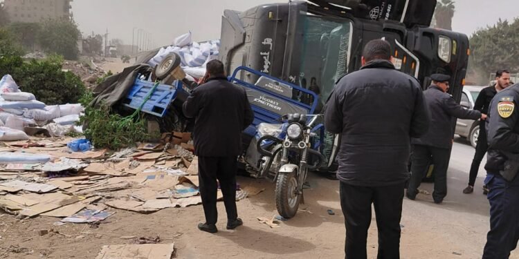 انقلاب تريلا على طريق القاهرة – الإسكندرية الزراعي بالقليوبية بسبب التقلبات الجوية